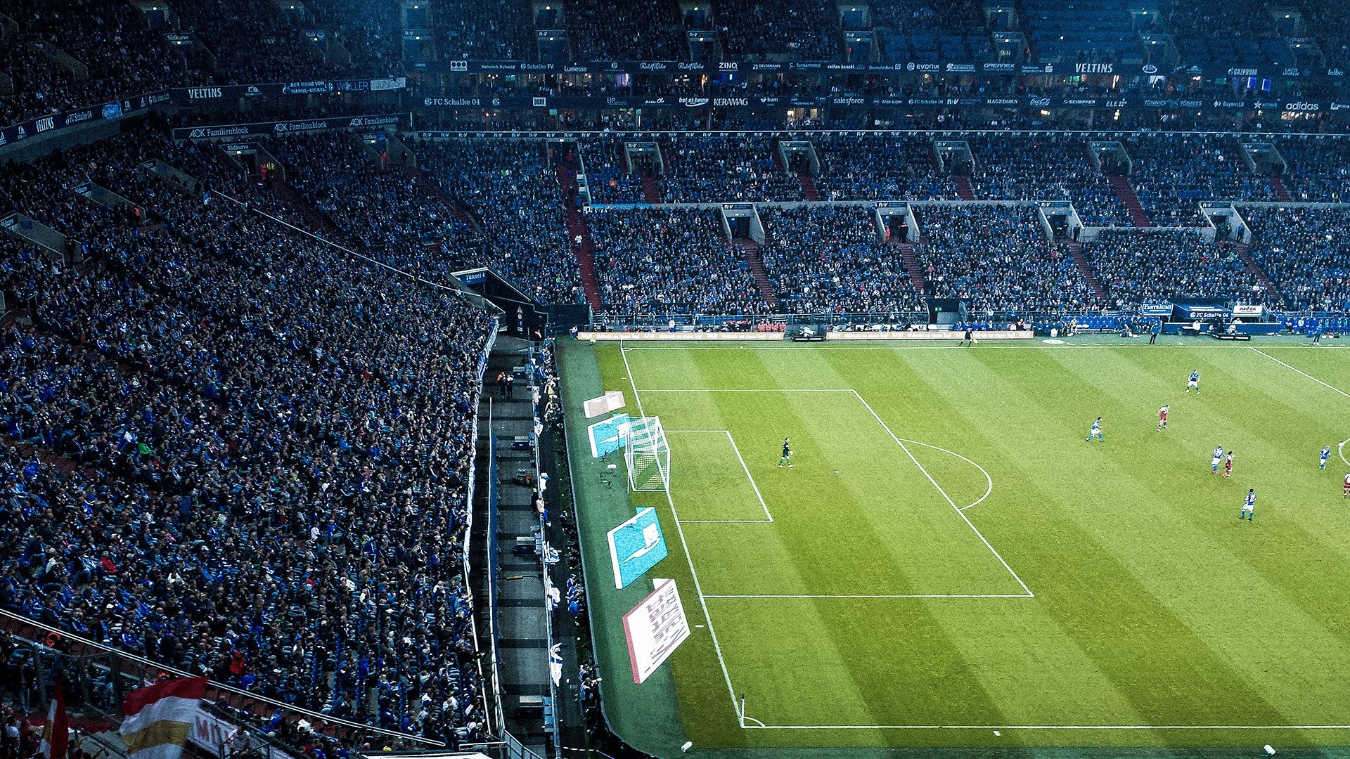 爱游戏app-凯尔·查默斯爆发力惊艳赛场观众，凯尔查尔莫斯游泳